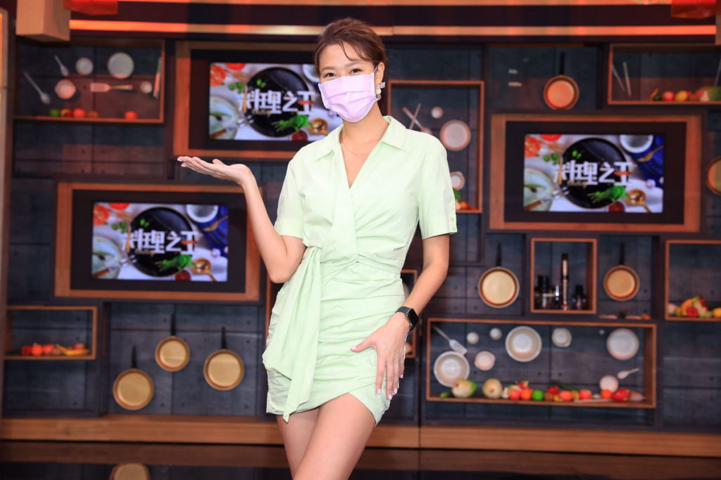 名模林又立擔任料理之王2飛行饕客(圖／料理之王2提供)