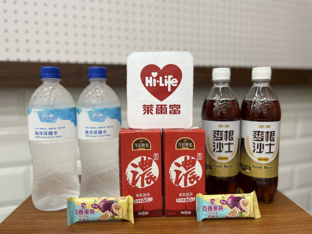 歡慶東奧羽球男子雙打奪金,萊爾富推出金車麥根沙士、滋露百香果茶代可可脂巧克力買1送1;Hi-Life Original海洋深層水、午后時光重乳奶茶買2送2