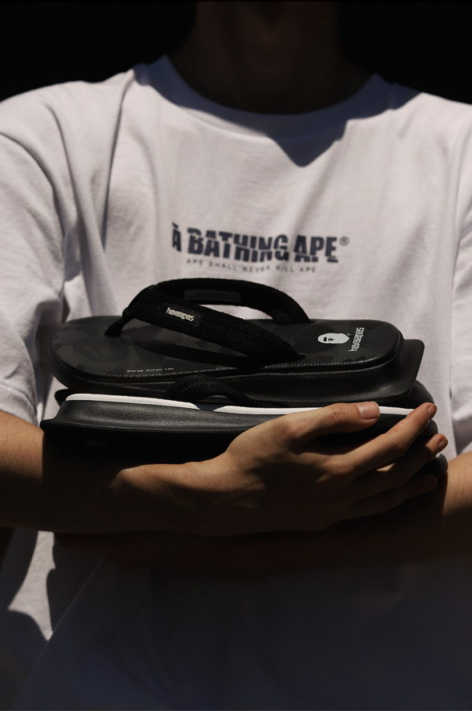 Havaianas X A BATHING APE聯手推出「BAPE」系列 讓海灘人字拖成功走進都市街頭,引領時下潮流炫風