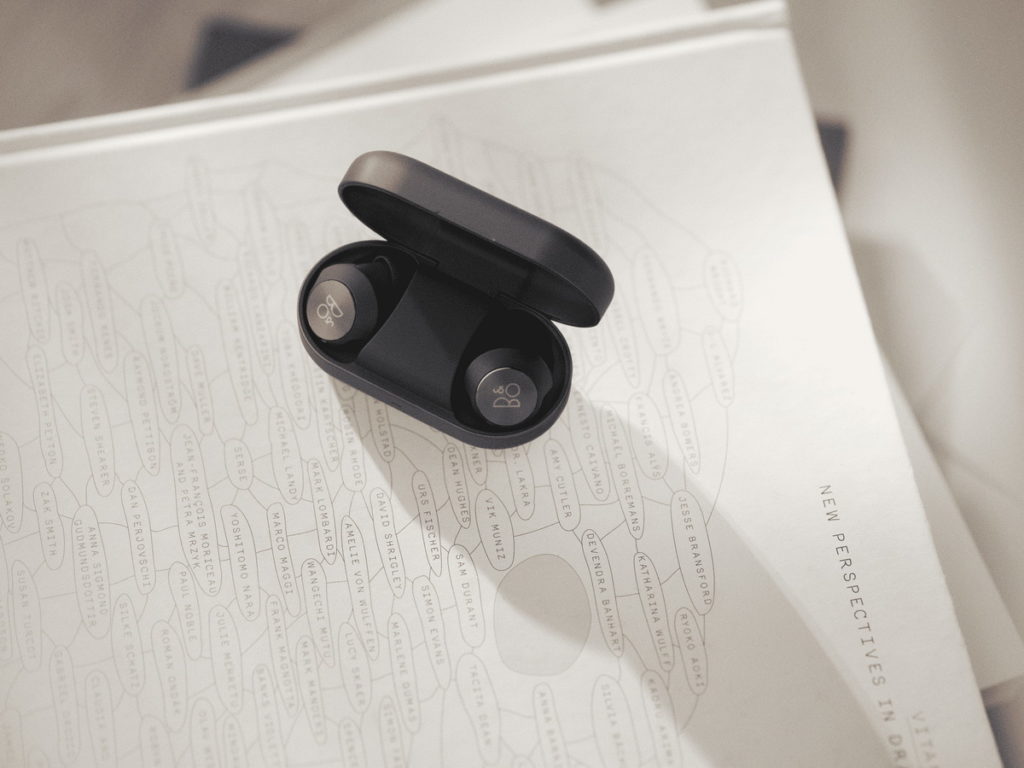 【情境照】專屬ANC呈現完美音質Beoplay EQ 炭黑色