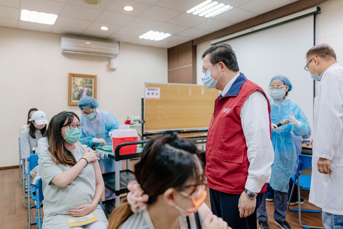 桃市孕婦莫德納第二劑疫苗接種    醫師專業評估後施打，確保孕婦跟胎兒健康