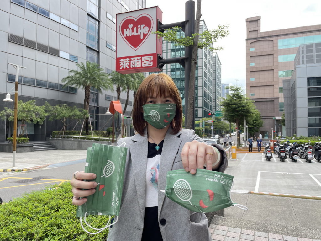 萊爾富推出超商獨家「上好生醫醫療防護口罩-台灣好棒(羽球)」