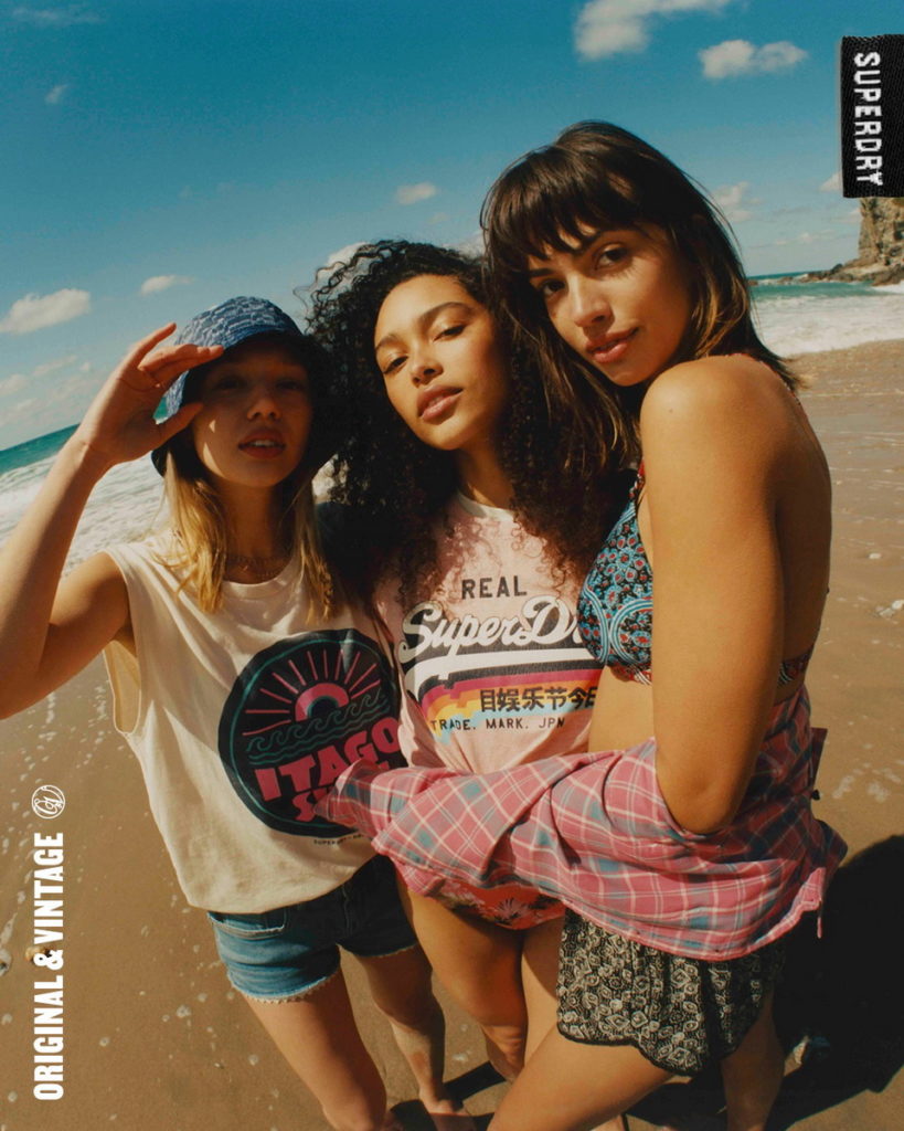 英國潮流休閒品牌SUPERDRY冒險魂釋出氣質女孩不可或缺的波西米亞服飾與夏季必敗漁夫帽。