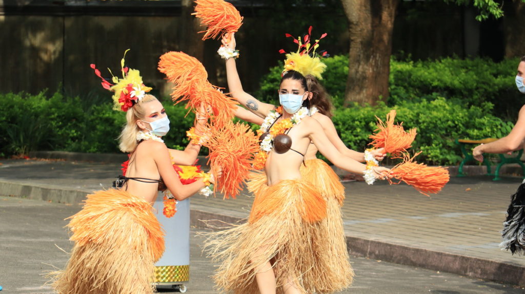 夏季限定熱情ALOHA南太平洋島國活力舞蹈秀,炒熱現場氣氛。圖 六福村提供