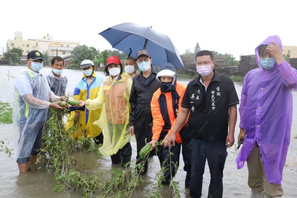 大雨造成縣內西瓜、香瓜等泡水，受損嚴重。