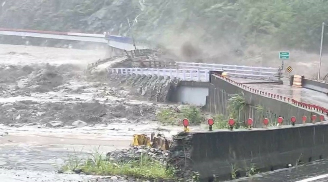 桃源區台20橋樑遭沖斷 高市府及區公所加強警戒