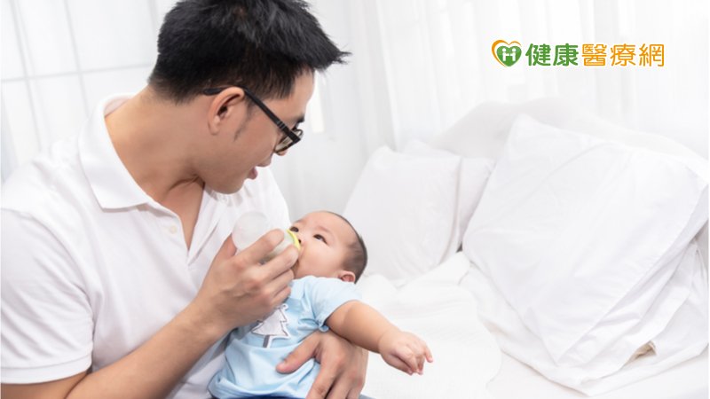 新手爸爸也可能出現產後憂鬱! 專家列「警覺症狀」