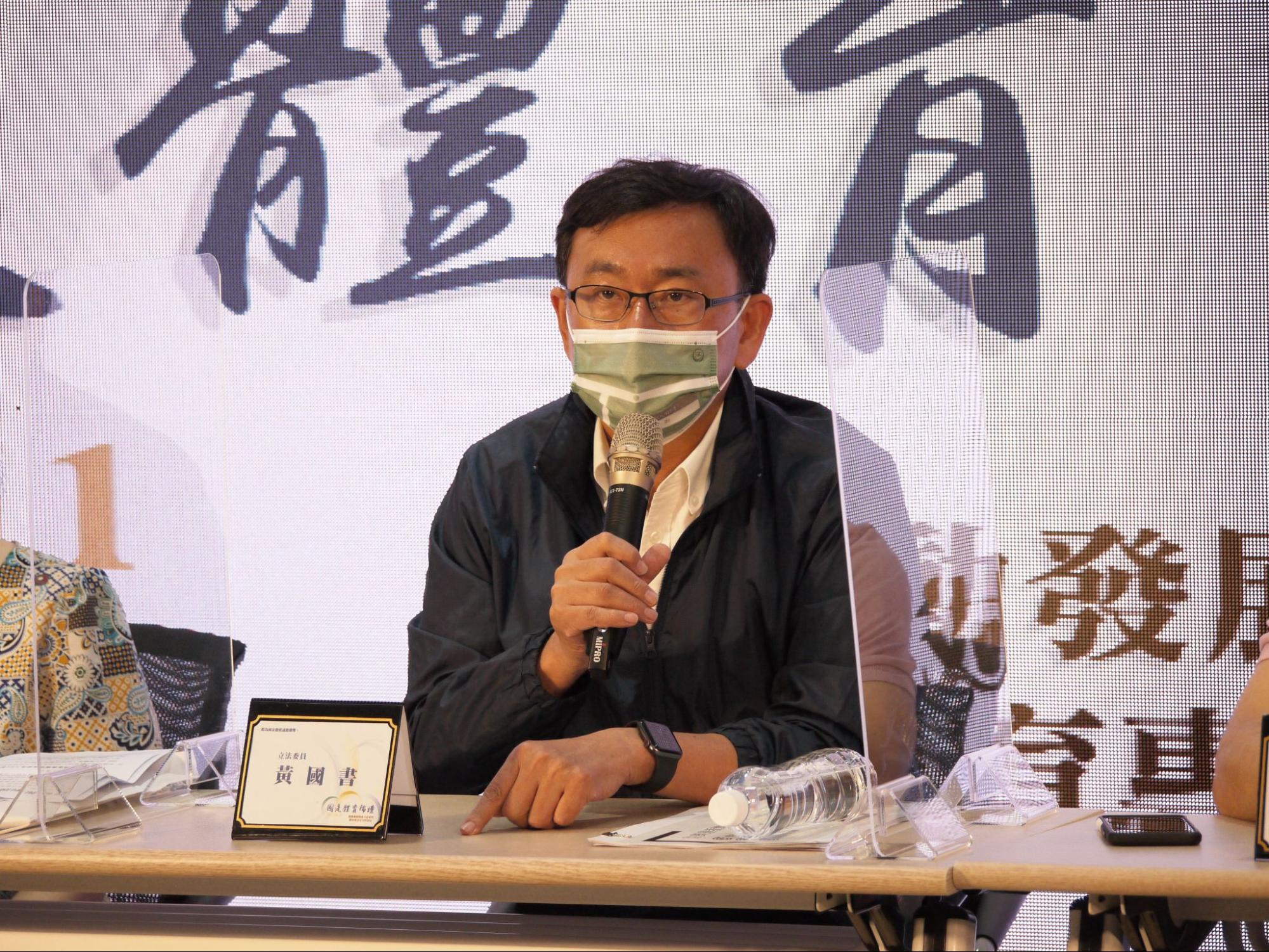 立委黃國書長年致力於體育法規立法、修法作業。尤其針對協會改革不遺餘力。（照片來源：SUPERACE/ 5AM Ｗorkout Studio）