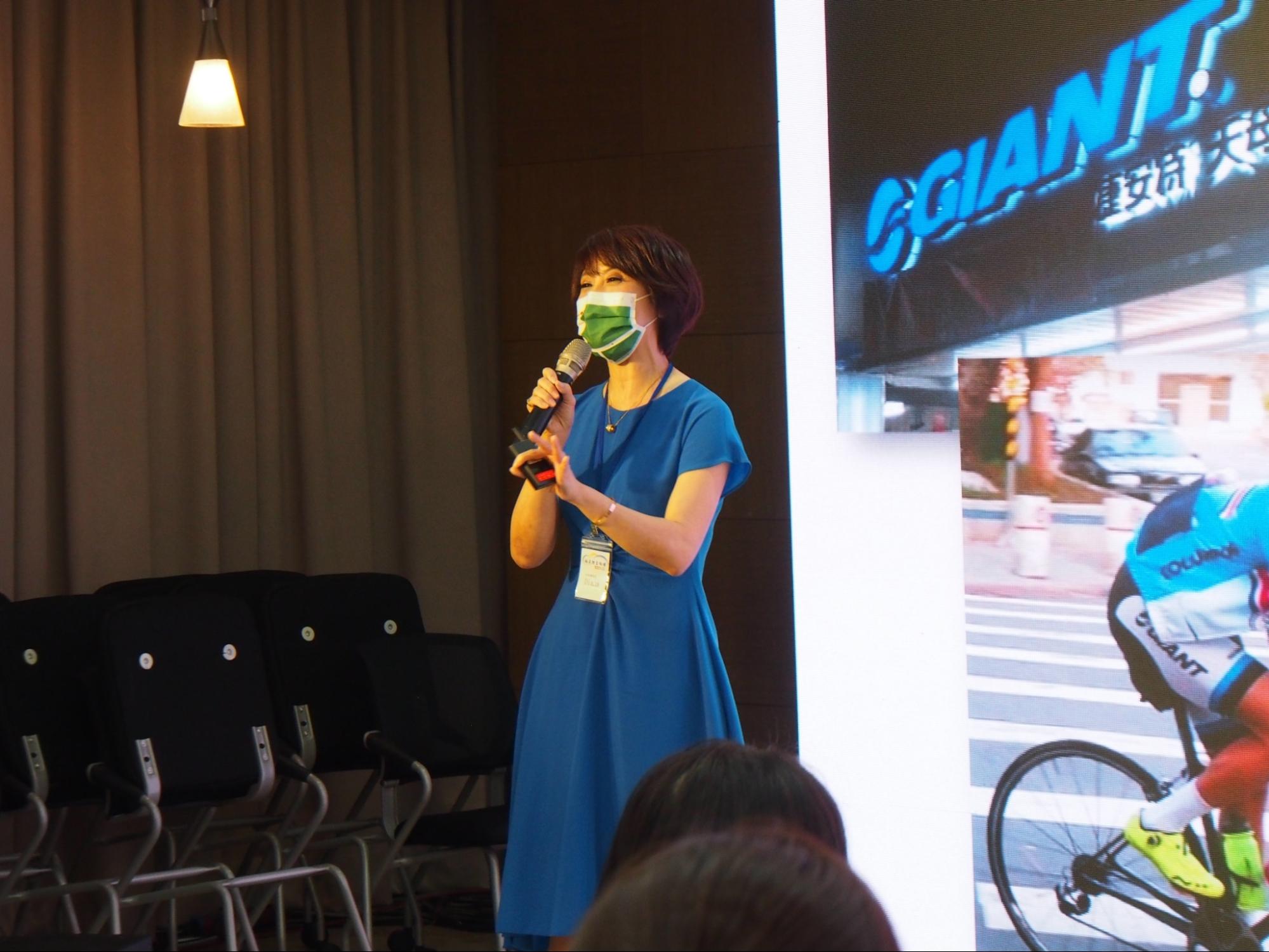 作為運動選手的家長，Diana 分享自行車選手杜志濠再成為運動選手一路上的甘苦談。（照片來源：SUPERACE/ 5AM Ｗorkout Studio）