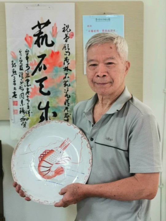 簡森林收藏的瓷盤（葉志雲攝）