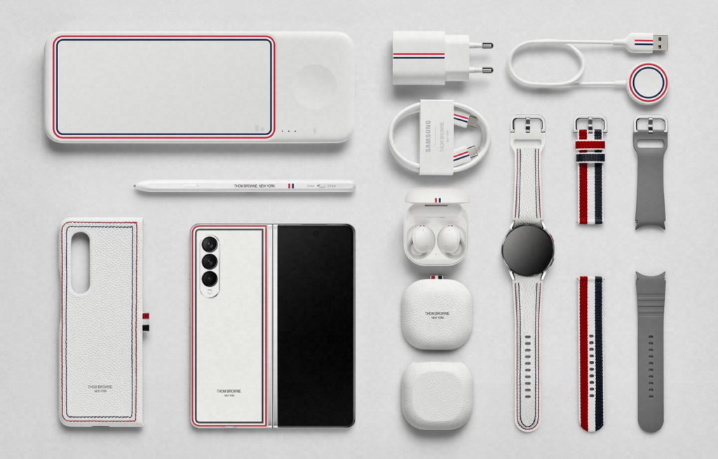 Galaxy Z Fold3 5G Thom Browne Edition限量版產品組合(此圖中充電頭為國際規格,僅供參考)