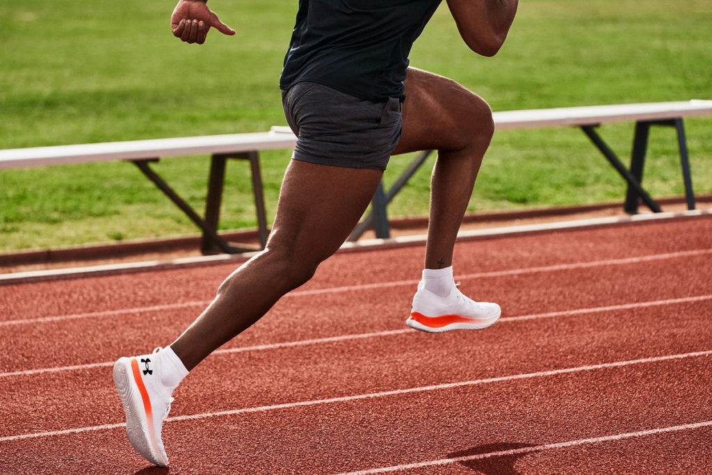 專業運動品牌UNDER ARMOUR秉持讓運動者更強的核心精神，再推出全新「UA Flow Velociti SE」跑鞋。