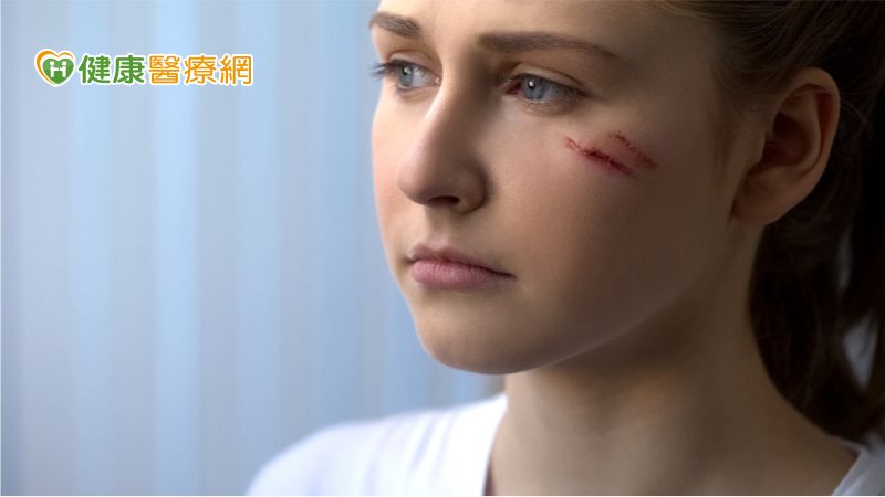 傷口久不癒合小心皮膚癌惹禍! 醫揭「常見症狀」