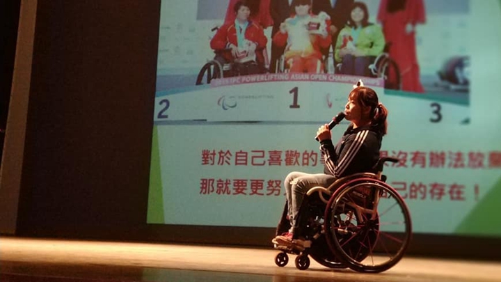 雙手舉向東京帕運 林亞璇用鐵片展耀人生