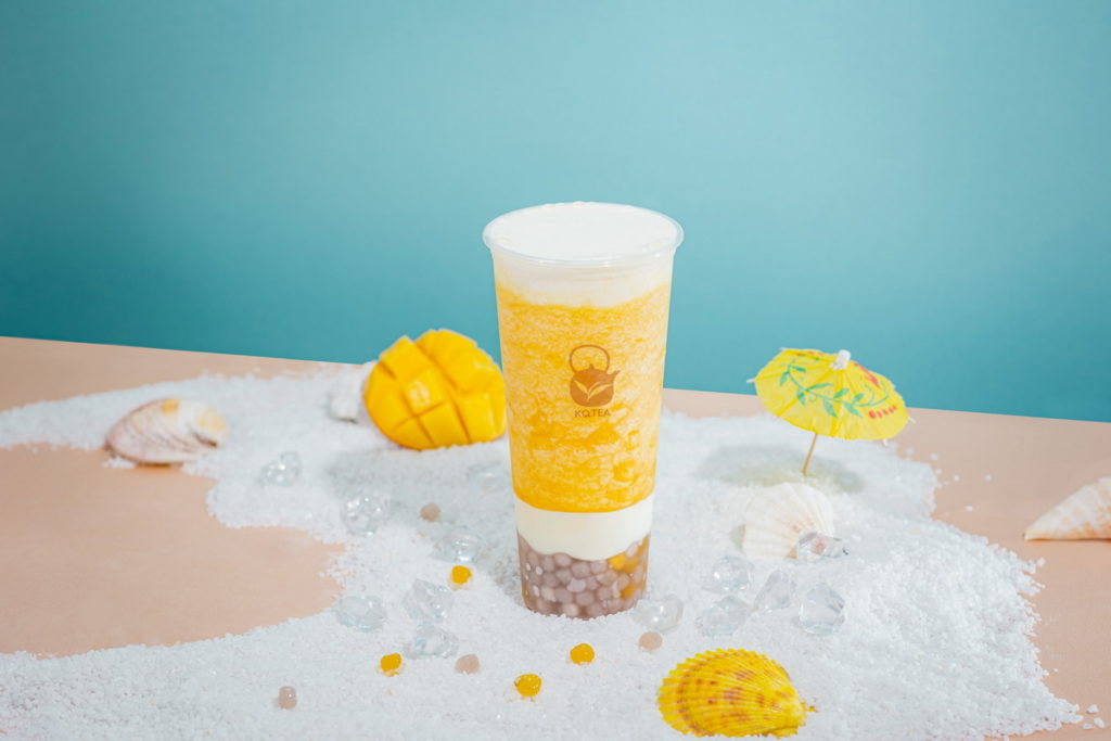 「陽光芒果雪妮」以夏日豔陽為創意發想,吃得到芒果丁、手工製作奶酪與招牌雙色小芋圓,建議售價95元、APP會員價85元。
