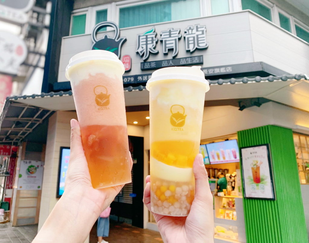 康青龍推出全新消暑飲品,以紅心芭樂、芒果發想,獨家黃金比例打造出「胭粉芭樂雪妮」、「陽光芒果雪妮」。