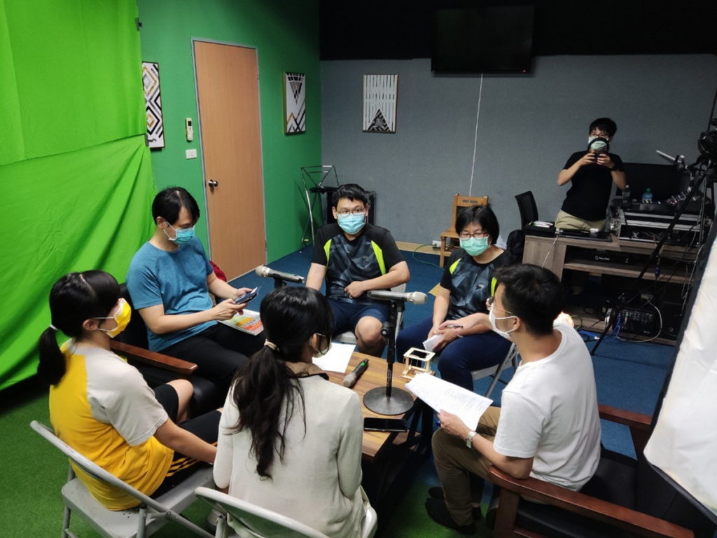 市府團隊順應時代趨勢，推出Podcast節目，邀請國中學生、教師及專家等，在空中進行「科學寶盒開箱」