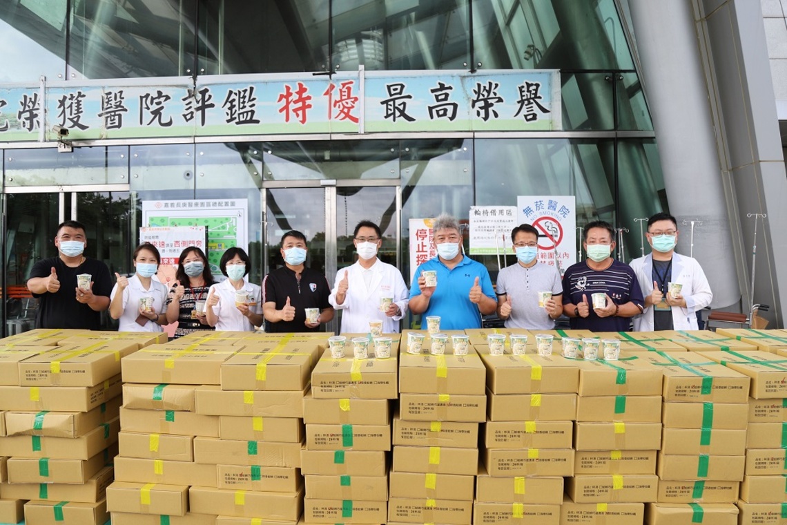 感念醫護防疫辛勞!東石魚蝦貝類牡蠣運銷合作社捐贈即食文蛤湯杯給嘉義長庚醫院/波新聞
