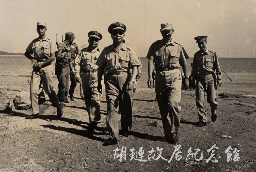 可能是 3 個人和大家站著的圖像