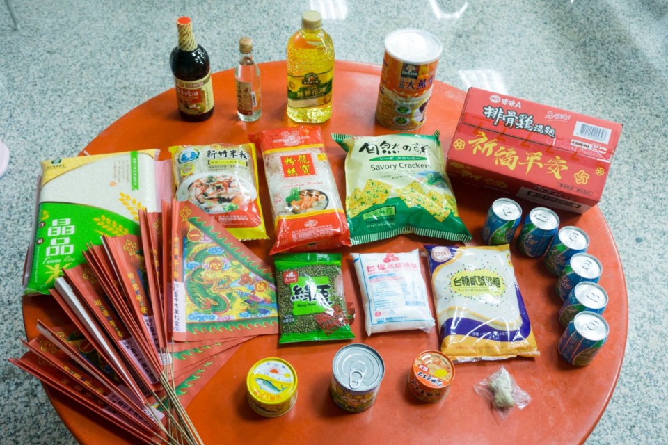 萬和宮中元普度法會供品兼顧品牌及品質