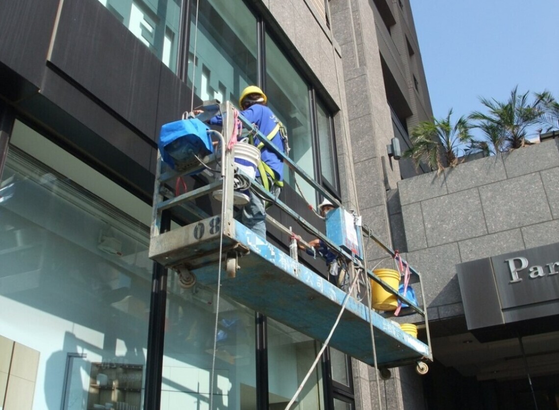 外牆清洗作業風險高 高市勞工局舉案例呼籲加強防範/波新聞