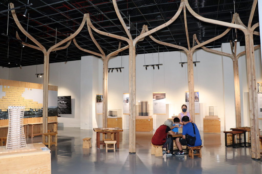 展場