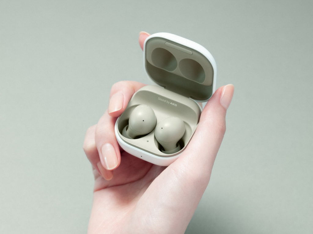 Galaxy Buds2搭載動態雙驅動單體高低音揚聲器,使高音清脆悅耳、低音渾厚紮實,為輕盈機身提供不打折的聽覺盛宴