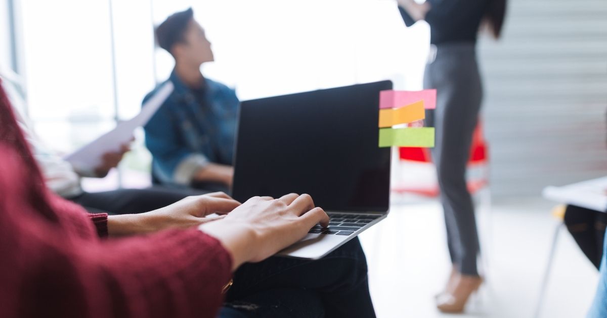 1200-business-people-working-by-using-laptop-meeting-room