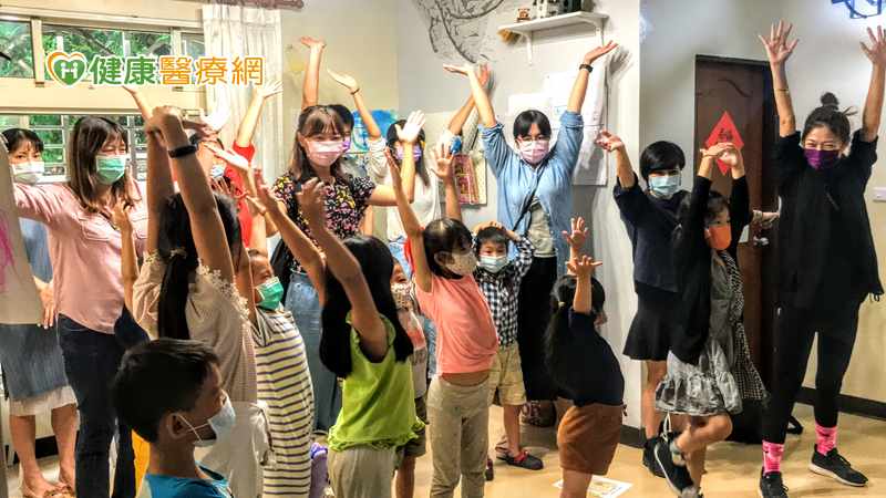 北市衛生局首推「親子共學 健康談性說愛」