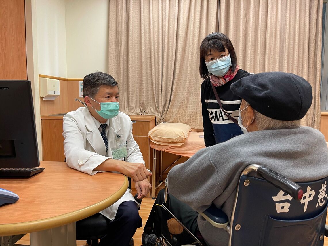 九旬翁肋骨骨折疼痛 肋骨骨板固定術助早復元