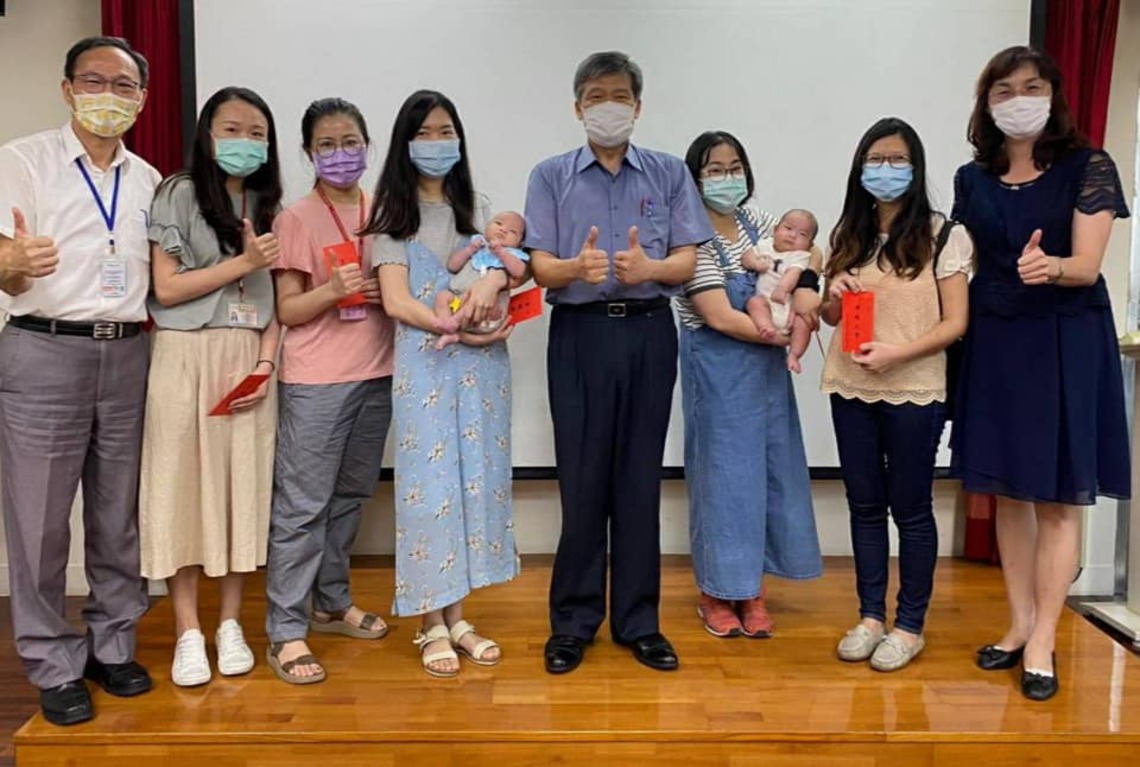 台中市政府曾梓展局長頒生育獎金 /波新聞