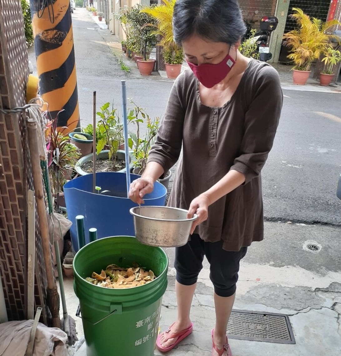 台南免費借廚餘堆肥桶送培養土/波新聞