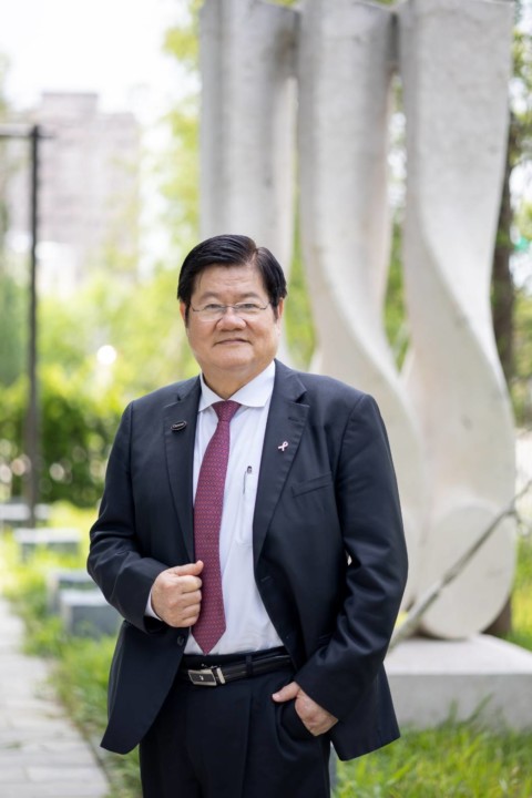 中國醫藥大學校長洪明奇院士