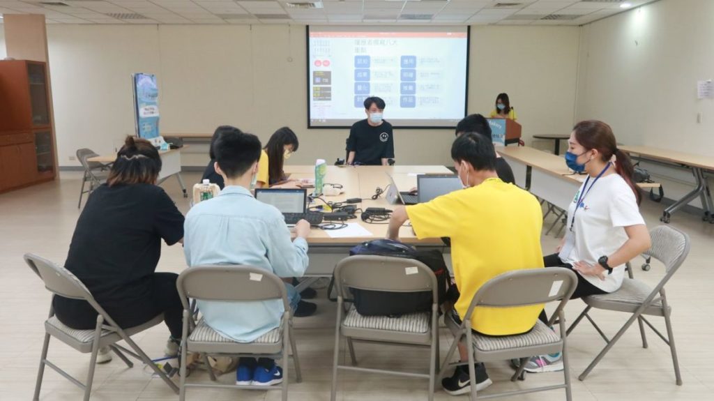 職前團體分析興趣、能力、價值觀、測驗有助於瞭解到就業前需要瞭解自己的具備的能力