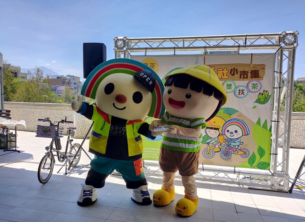 可能是站立和戶外的圖像
