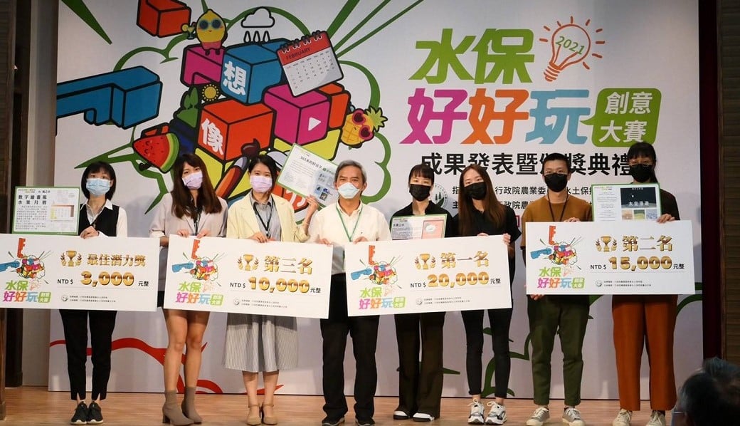 可能是一或多人和大家站著的圖像