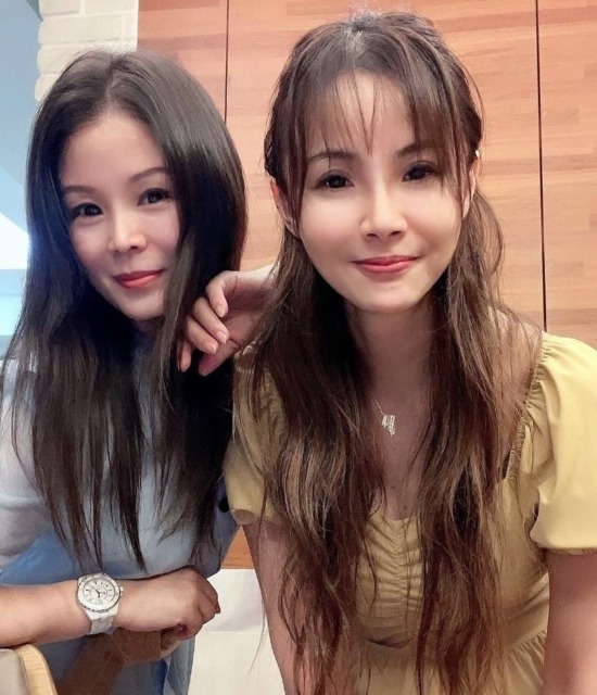 美女畫家李蕙瑾(左)和李玉婷