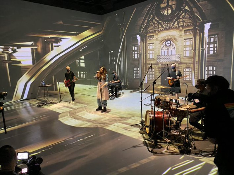 Soundcore聲闊打造全世界首創混合實境(Mixed Reality)結合沉浸式投影的線上音樂會,跳脫過往限制,透過4D高解析技術、4K高清投影機,創造如夢似幻的表演空間