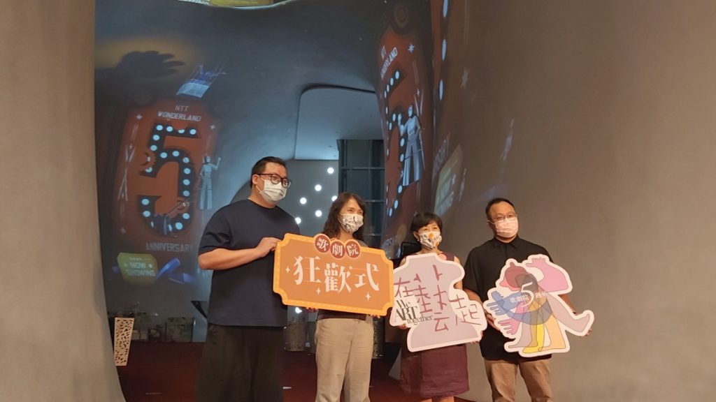 歌劇院藝術總監邱瑗、副總監汪虹、當若科技藝術溝通策略總監周杰璁、藝術執行總監王伯宇合影。(圖/陳惠玲攝影)