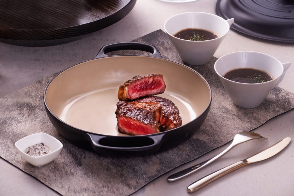 微風精品線上獨家販售-國賓大飯店A CUT 精選牛排x Le Creuset 中秋限量組