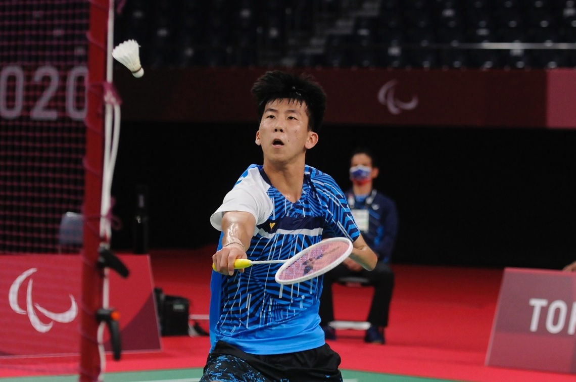 羽球選手方振宇擊敗地主選手 生涯帕運首戰贏得勝利