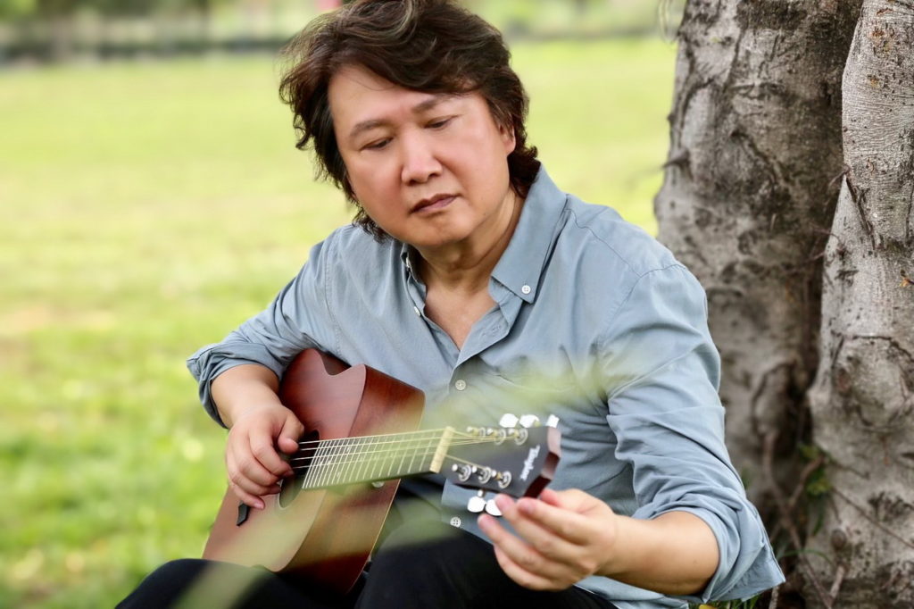 周治平再進錄音室錄製新歌(照片提供/尚時代文創娛樂)