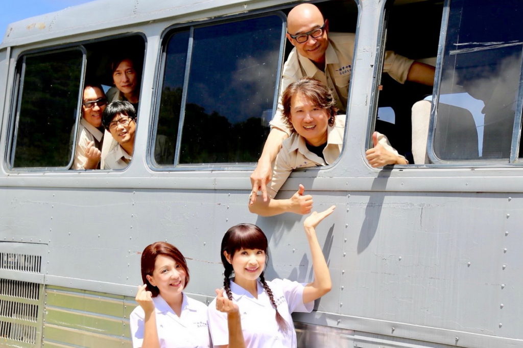 周治平新歌MV除了美女校花方季惟、何方友情客串,由第28屆金曲最佳演唱組合Mr.Miss開場,主持天王胡瓜相挺站台,更邀來音樂圈老友一起加入《中年男子》的MV拍攝。