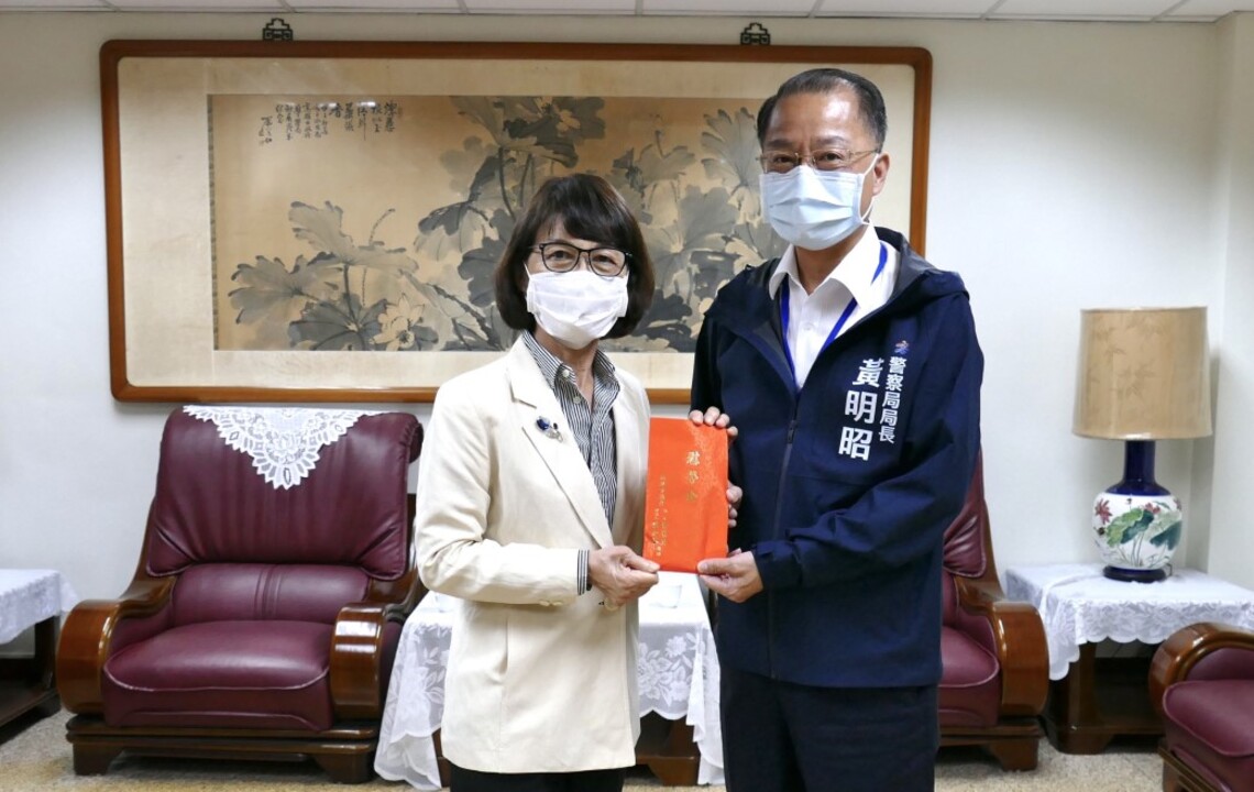 高市警接連破獲重大刑案 議長曾麗燕代表前往慰勞辛苦的警察同仁