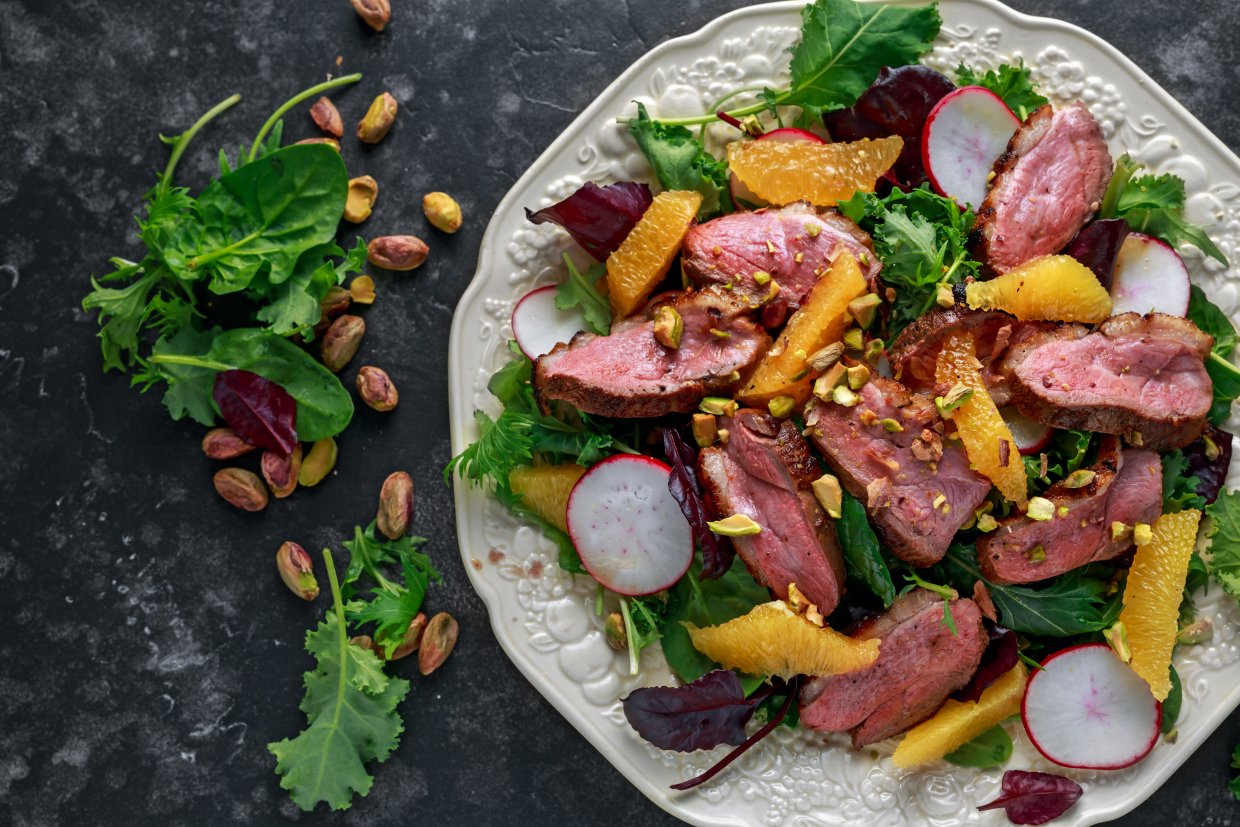 Duck,Breast,Fillets,Steak,Salad,With,Orange,Halves,,Radishes,And
