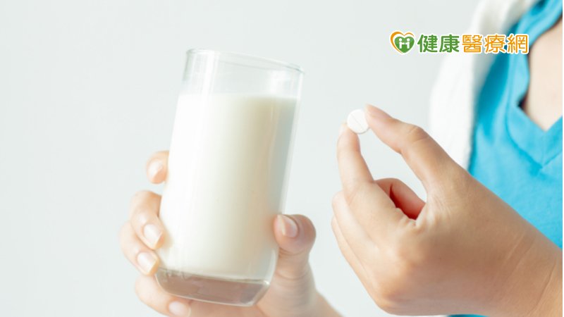 喝4種飲料配藥吃　藥師警告：小心副作用風險飆