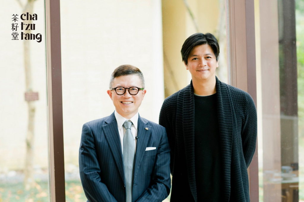 礁溪老爺酒店總經理沈方正(左)與茶籽堂創辦人趙文豪(右)合照