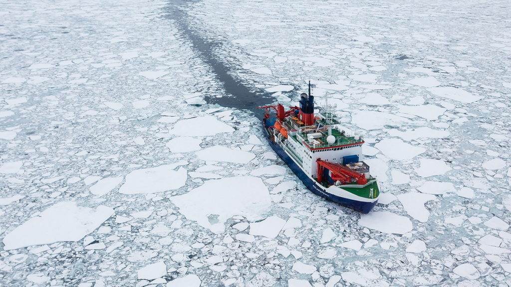 《北極漂流：冰中之年》(Arctic Drift: A Year In The Ice)