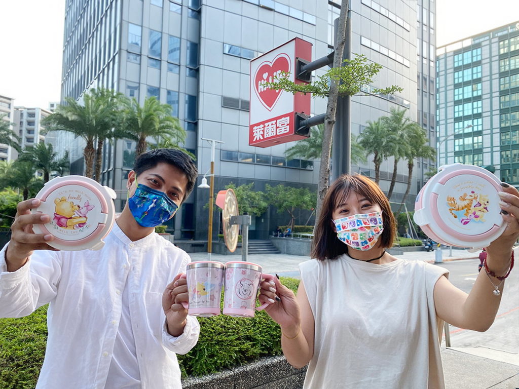 萊爾富9月8日起分別推出幾米與小熊維尼系列限量周邊商品,搶攻IP萌商機。