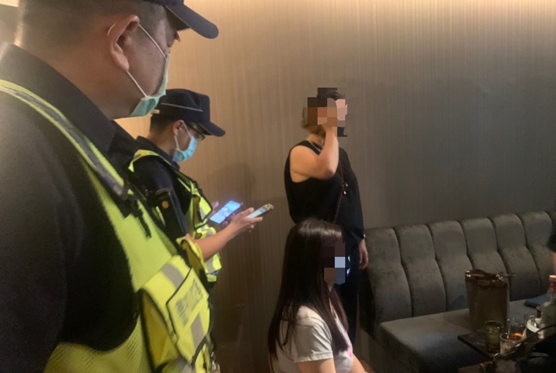 新興警強化餐酒館稽查 防堵疫情破口